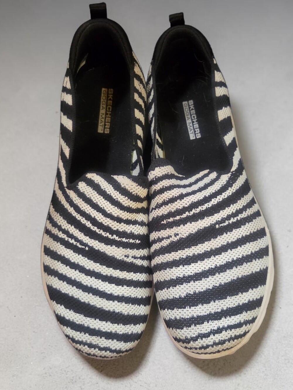 Skechers Women's GOWALK Black & White Striped Slip-On Shoes Size 9.5